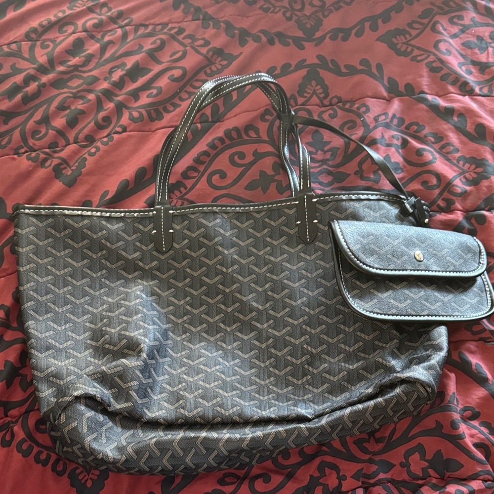 Stylish Black Tote Bag with Pouch